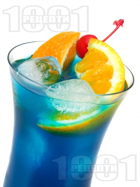 Коктейл Син секс на плажа с водка, ликьор праскова, синьо кюрасо и сок от ананас - снимка на рецептата